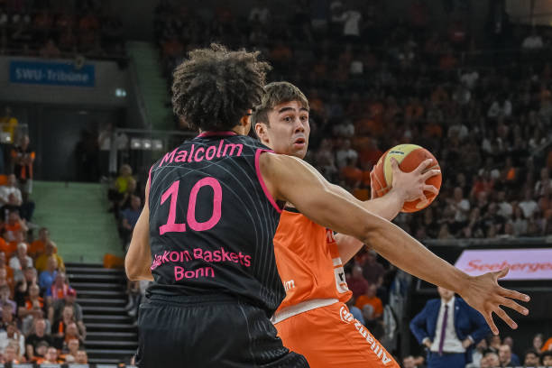 也同样不容 也同样不容